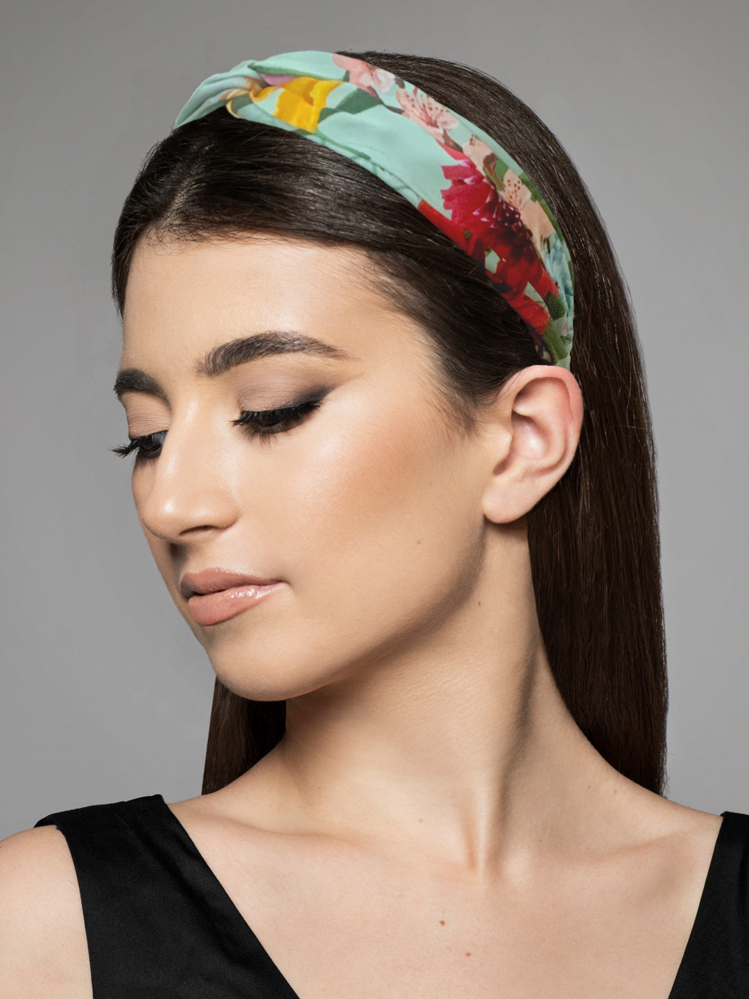 AW22 FLORAL HEADBAND side pose